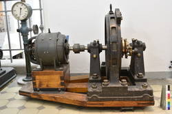 Mittelfrequenzgenerator mit Gleichstromantriebsmotor;